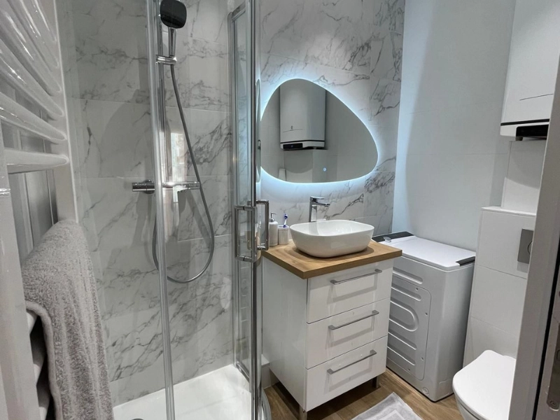 Salle de bain rénovée moderne avec installation complète à Nice