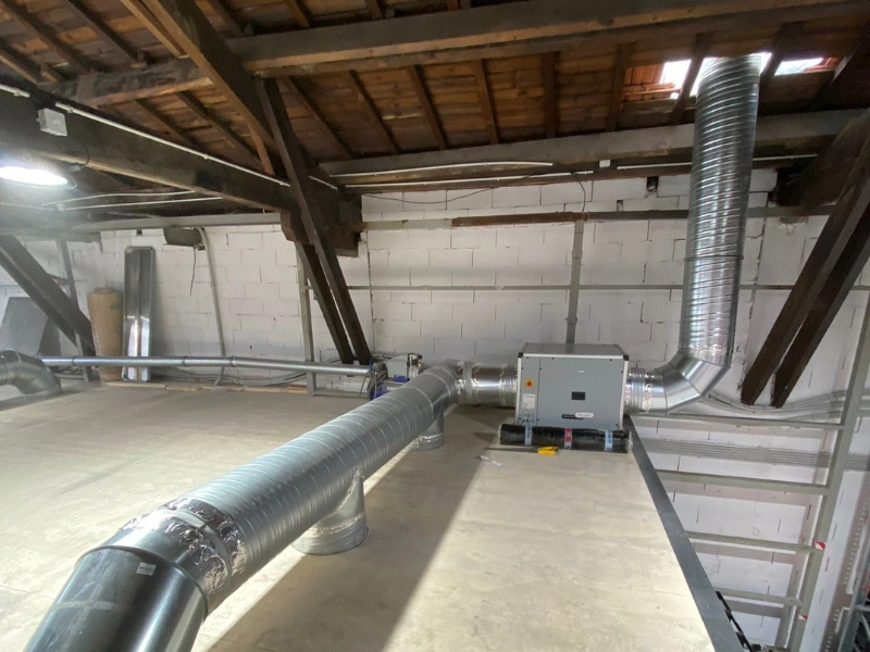 Installation de ventilation et climatisation dans un espace professionnel