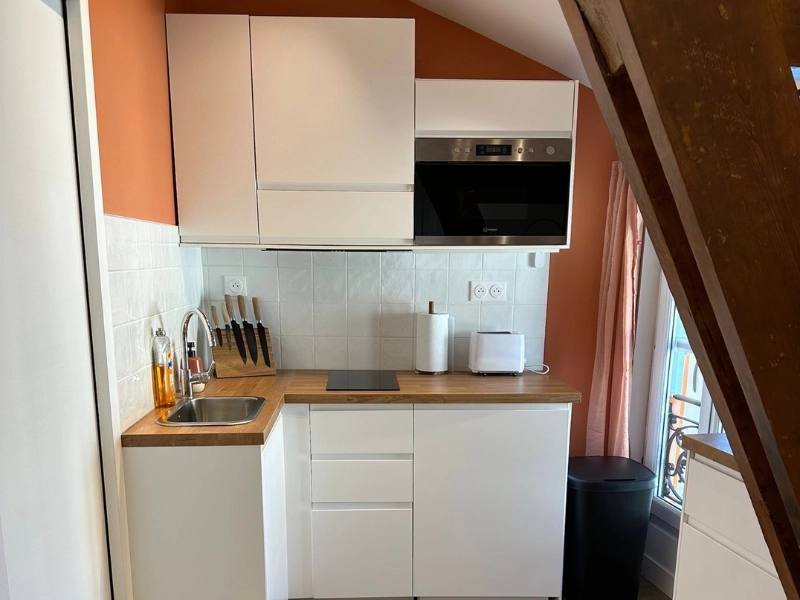 Cuisine moderne équipée après rénovation énergétique à Nice